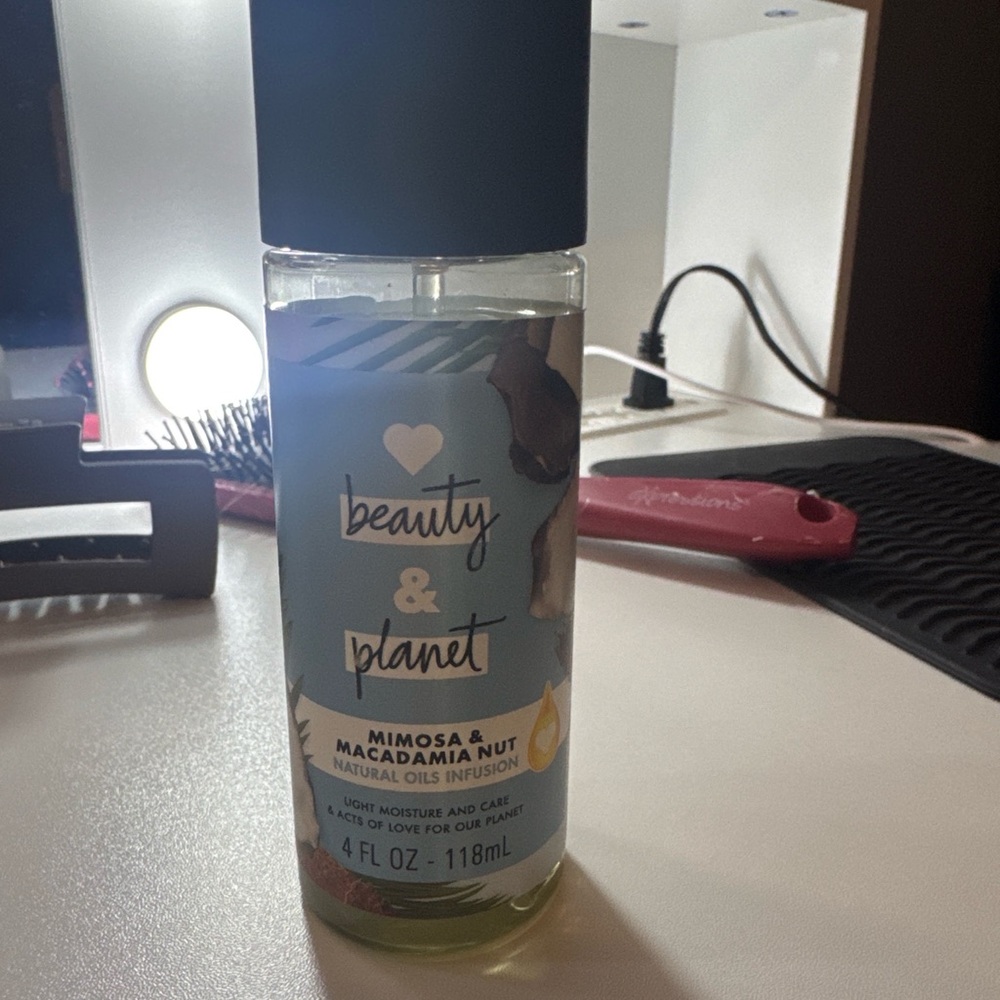 Beauty & Planet Mimosa & Macadamia Nut Oil Infusion